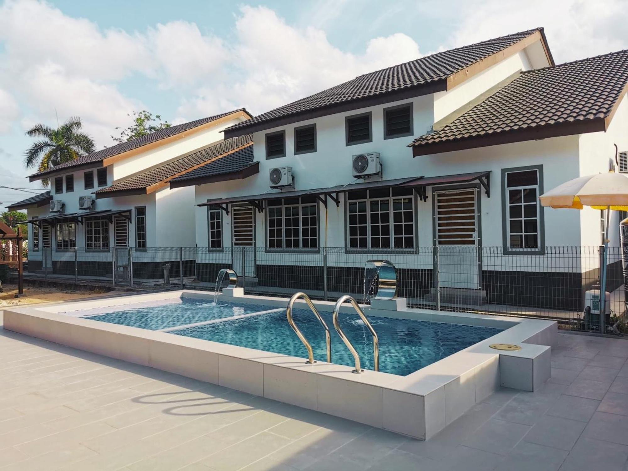 Nazza Homestay Besut With Swimming Pool Kampung Raja Exterior foto